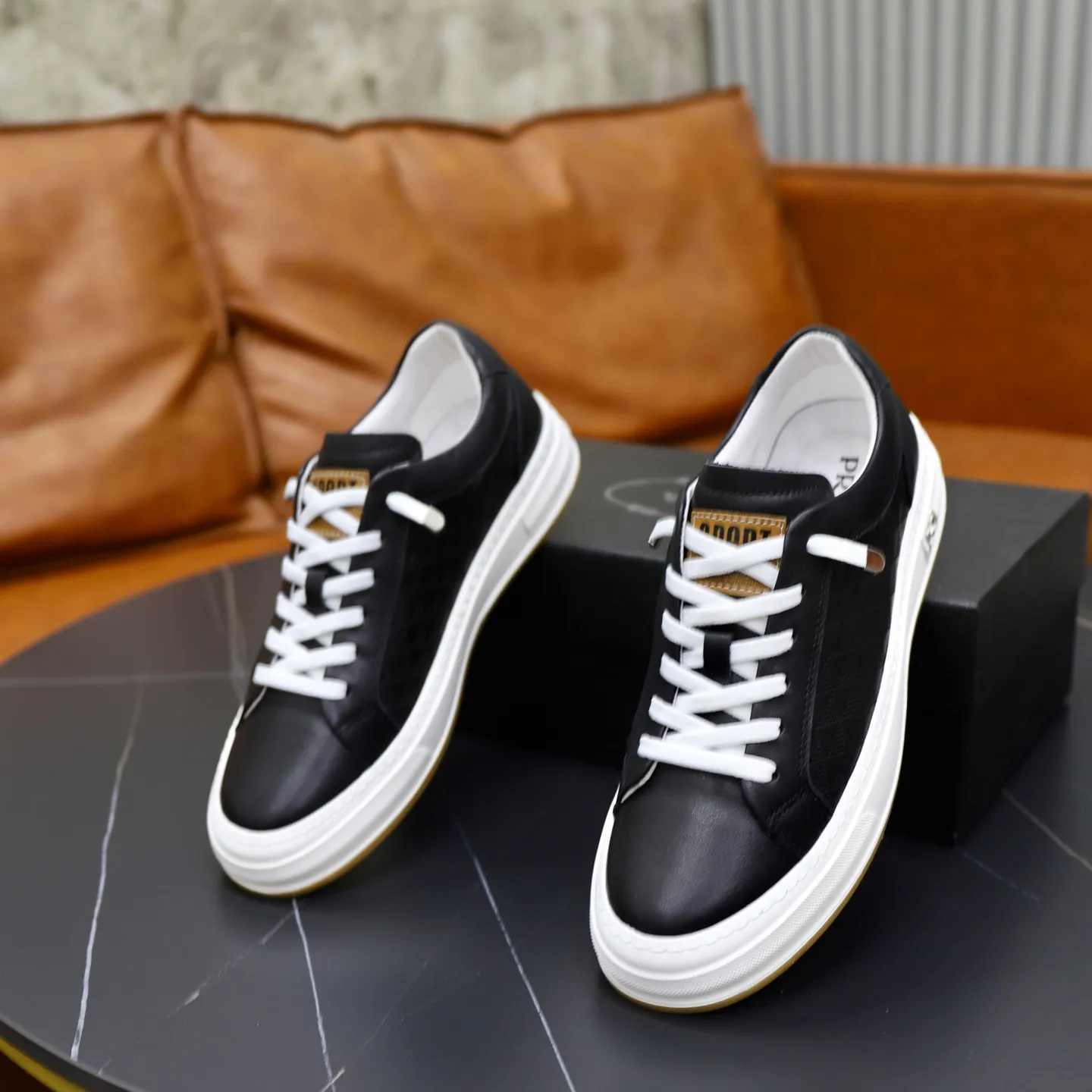 Men's shoes: 440💰🙅‍♂️🙅‍♂️🙅‍♂️ Brand: PRADA Standard code: 38–44 (45 can be customized) Level: Same as the official website Material: Original cowhide fabric Comfortable pigskin lining Lightweight and wear-resistant outsole Style category: Men's fashionable casual shoes and boots Running sneakers Distinguished luxury brand elements Top luxury Color: actual picture color